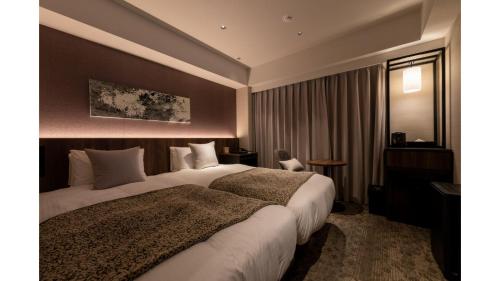 Twin Room image 4