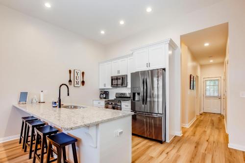 2 King, Sleeps 9, Fair & Expo Ctr, Churchill, Bourbon tours, Downtown, University of Louisville, Foodie, Shopping, Nightlife!! in Louisville, USA