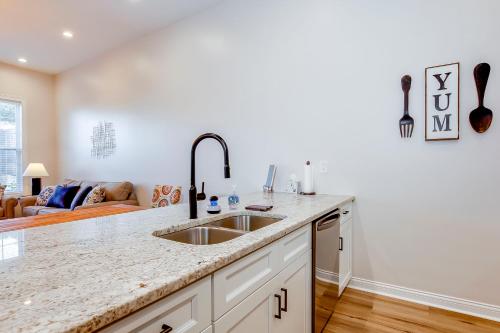 2 King, Sleeps 9, Fair & Expo Ctr, Churchill, Bourbon tours, Downtown, University of Louisville, Foodie, Shopping, Nightlife!! in Louisville, USA