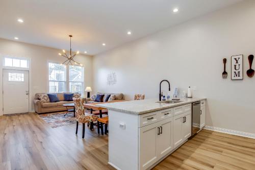 2 King, Sleeps 9, Fair & Expo Ctr, Churchill, Bourbon tours, Downtown, University of Louisville, Foodie, Shopping, Nightlife!! in Louisville, USA