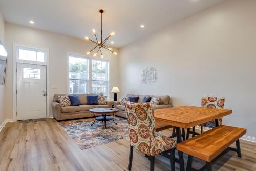 2 King, Sleeps 9, Fair & Expo Ctr, Churchill, Bourbon tours, Downtown, University of Louisville, Foodie, Shopping, Nightlife!! in Louisville, USA