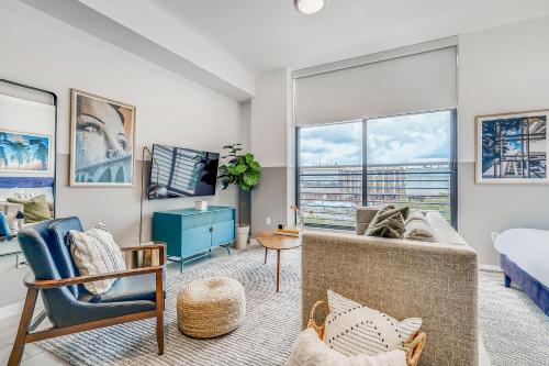 Sentral Studio Apt with Den in Wynwood - image 10
