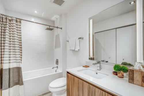 Sentral Studio Apt with Den in Wynwood - image 12