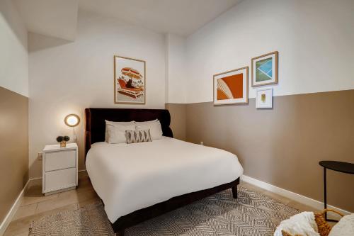 Sentral Studio Apt with Den in Wynwood - image 12