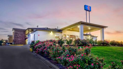 Motel 6-Grand Rivers, KY