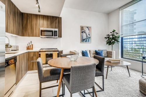 Sentral 1BR Apt with Den in Wynwood - image 3