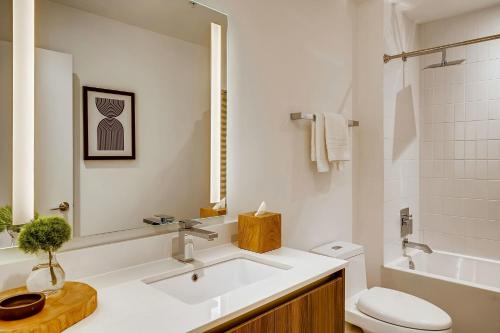 Sentral 1BR Apt with Den in Wynwood - image 14