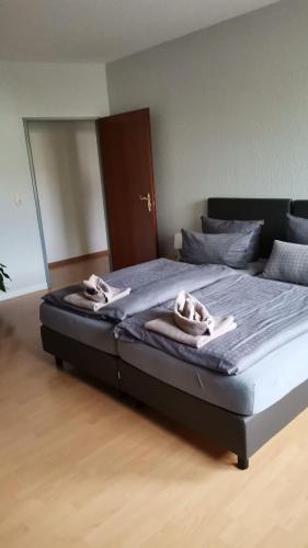 3 bedrooms, 5 beds