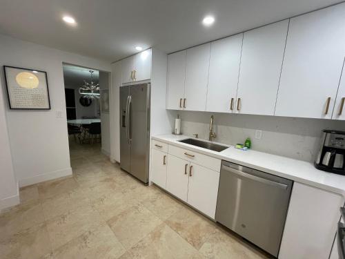 Sweeping Ocean Views of Hollywood Beach - Unit 14F - image 5