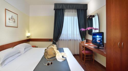 Hotel Bologna Airport, Болонья (фото 9)