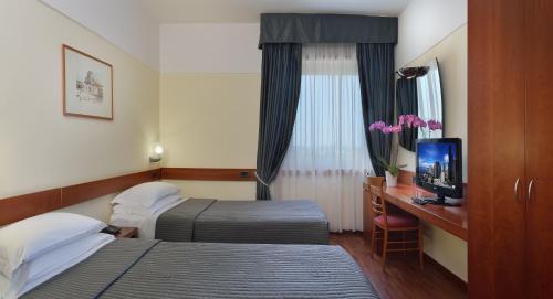 Standard Triple Room with 8 days Parking and Airport transfer