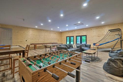 Hocking Hills Woodland Lodge on 14 Acres! - image 7