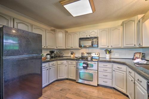 Hocking Hills Woodland Lodge on 14 Acres! - image 11