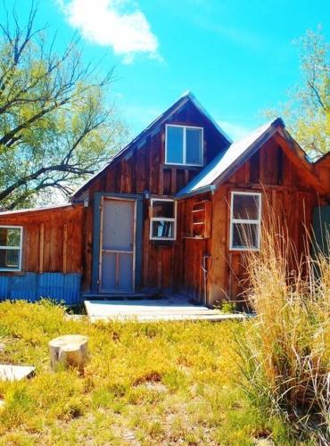 . Sanctuary-Cottage at Artist's Remote Ranch Oasis