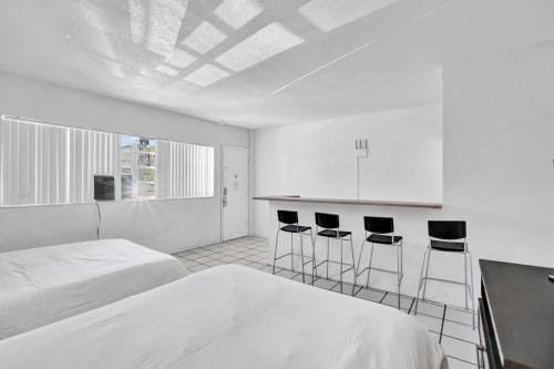 Amazing 1br apartment with pool Hallandale Beach! - image 11