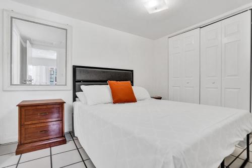 Amazing 1br apartment with pool Hallandale Beach! - image 12