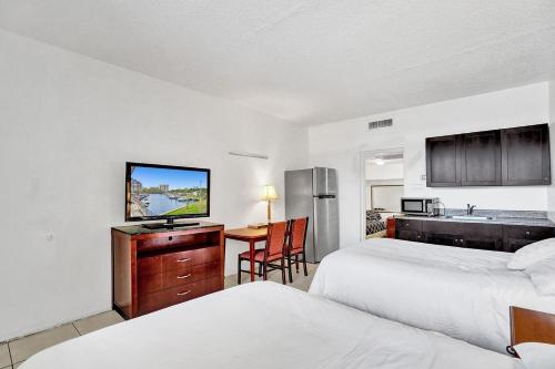 Beautiful cozy Studio apartment walk from the ocean! - image 11