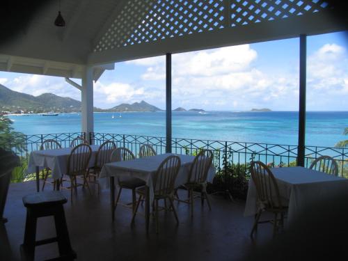 Restaurant, Green Roof Inn in St Georges Countryside