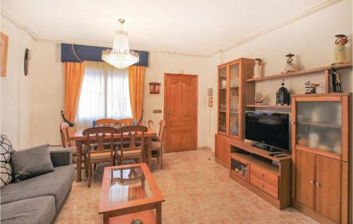 Three-Bedroom Holiday Home  image 7