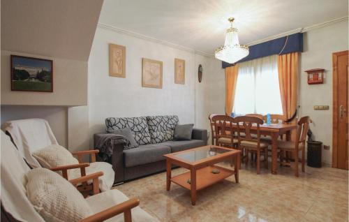 Three-Bedroom Holiday Home  image 6
