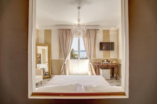Junior Suite with Balcony and Lake View