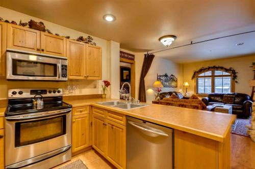 2 Bedroom Colorado Vacation Rental In River Run Village With Pool And Hot Tub Access in Keystone, USA