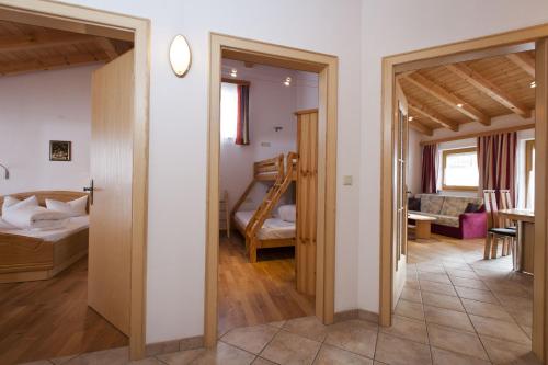 2 bedrooms, 5 beds