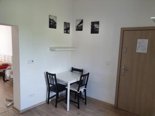 Skorkovskeho Business in ซิเดนิเซ