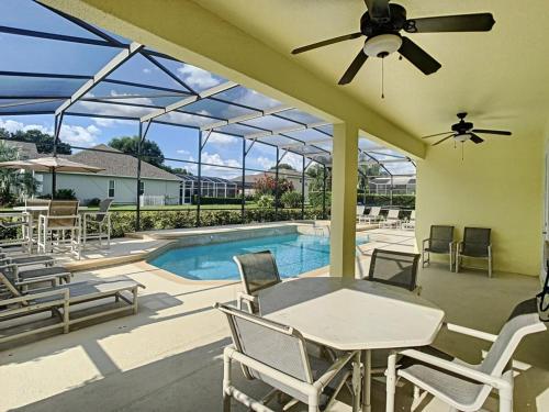 Fantastic 7 Bed 6 Bath in Prestigious Gated Comm villa - image 4