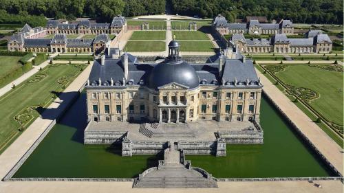 Цікаві місця поруч, Mettez vous au vert près du château de Vaux le Vicomte en sous sol semi enterré (Mettez vous au vert pres du chateau de Vaux le Vicomte en sous sol semi enterre) in Рубелле