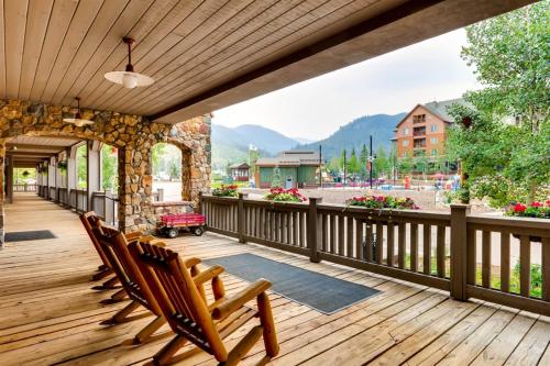 1 Bedroom Colorado Vacation Rental In River Run Village Steps From The Summit Express Gondola in Keystone, USA