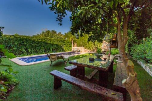 設施, El vergel encantado in 埃斯頻那爾多