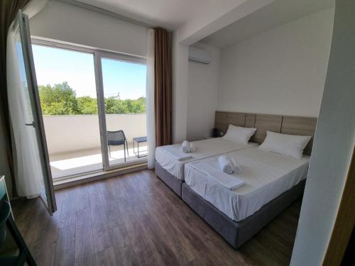 Twin Room with Terrace image 10