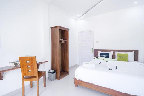 Urbanview Hotel Pondok Indah Pringsewu By RedDoorz Room Type - Superior Double Room