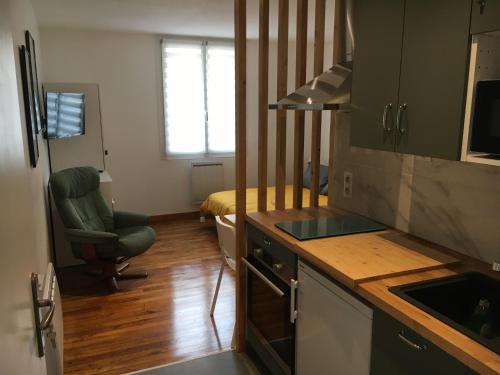 LE STUDIO, avec un extérieur, un local pour vos vélos, skis, bagages - Location saisonnière - Bagnères-de-Bigorre