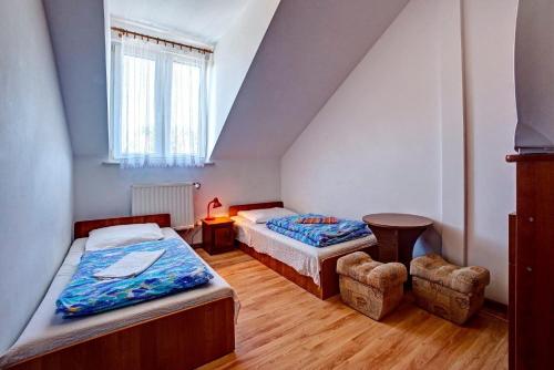 2 twin beds