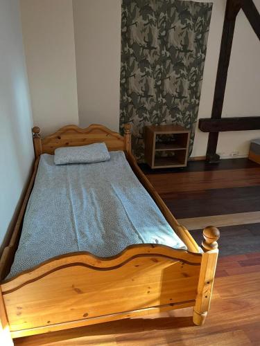 3 twin beds