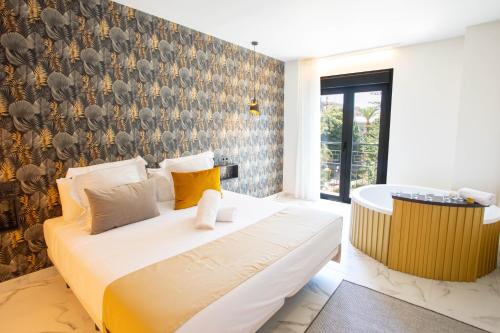 Double Room image 6