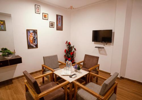 Tripli Hotels Arunoday Palace photo 5