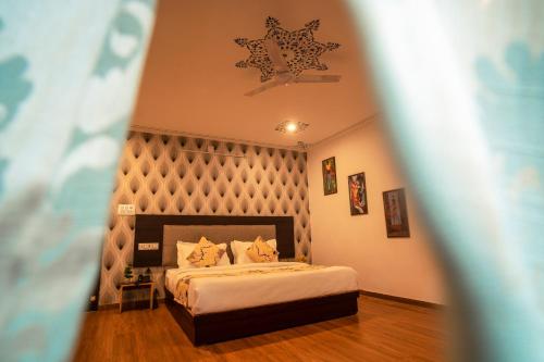 Deluxe King Suite image 10