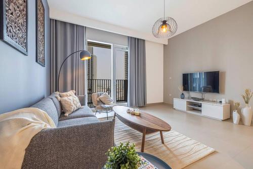 Daniels 1BR at Creek Horizon with Park View, Dubaj