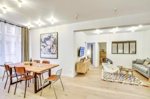 Central & Stylish renovated Parisian apt/6-8 guests