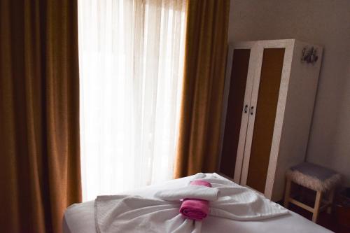 Standard Twin Room image 9