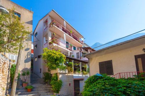  Apartments and rooms with WiFi Makarska - 11063 in Makarska