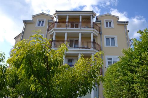 Family friendly apartments with a swimming pool Trogir - 16509 - image 7