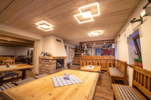 Ravintola, Apartmány Penzion Koula (Apartmany Penzion Koula) in Pec pod Sněžkou