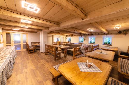 Ravintola, Apartmány Penzion Koula (Apartmany Penzion Koula) in Pec pod Sněžkou