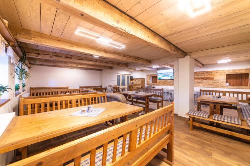 Ravintola, Apartmány Penzion Koula (Apartmany Penzion Koula) in Pec pod Sněžkou