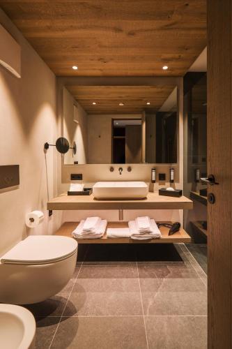 Hotel Olangerhof Room Type - Standard Double or Twin Room with Balcony Hotel Olangerhof Room Type - Standard Double or Twin Room with Balcony