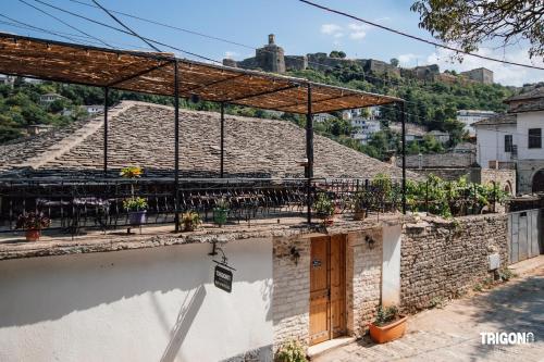 tuin, Trigona Guest House & Hostel in Gjirokaster